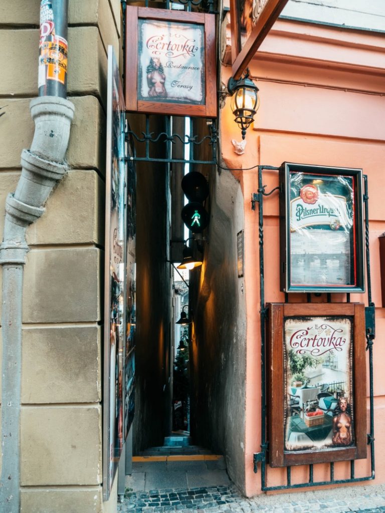 Calle más estrecha de Praga