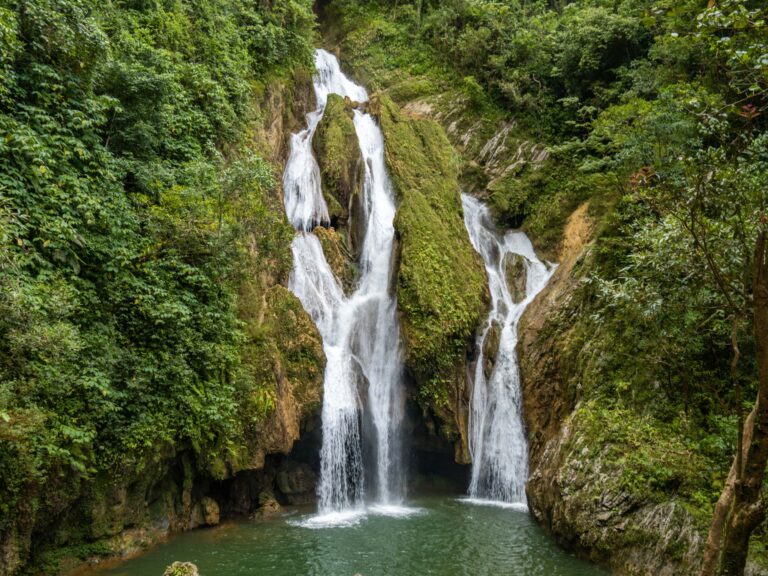 Catarata Vegas Grandes Tope de Collantes Cuba